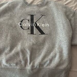 Calvin Klein crewNeck sweater
New one used once.